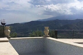 Holiday Home With Pool Near Mt Etna