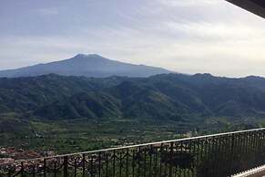 Holiday Home With Pool Near Mt Etna