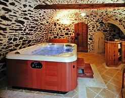 Apartment in Pellizzano Near Shopping
