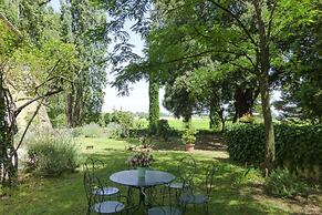 Charming Country House With Garden