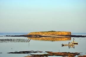 Beautiful Holiday Home With Sauna, sea View