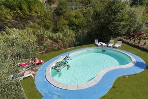 Lovely Holiday Flat With Shared Pool in Lerici