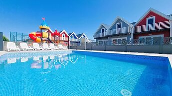 Single-story Holiday Homes, Pool, Playground