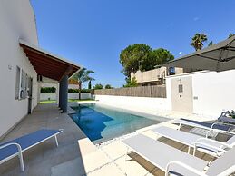 Nice Apartment With Pool