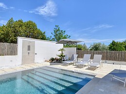 Nice Apartment With Pool