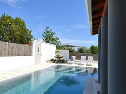 Nice Apartment With Pool