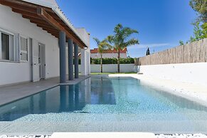 Nice Apartment With Pool