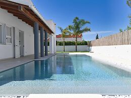 Nice Apartment With Pool