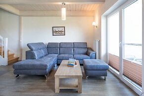 Exklusiv Eingerichtetes Ferienhaus in Strandnaehe