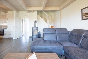 Exklusiv Eingerichtetes Ferienhaus in Strandnaehe