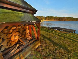 Holiday House by the Lake With a Fireplace