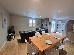 Premium Comfort Holiday Home Near the Beach