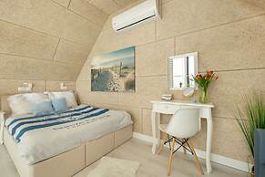 House With a Huge Terrace and a Whirlpool Bathtub