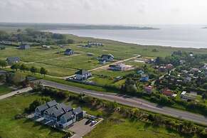 House With a Huge Terrace and a Whirlpool Bathtub