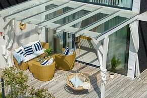 House With a Huge Terrace and a Whirlpool Bathtub