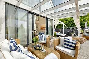 House With a Huge Terrace and a Whirlpool Bathtub