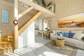 House With a Huge Terrace and a Whirlpool Bathtub