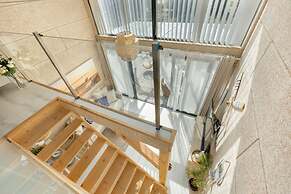 House With a Huge Terrace and a Whirlpool Bathtub