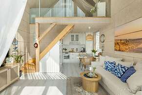 House With a Huge Terrace and a Whirlpool Bathtub