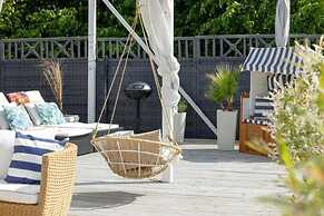 House With a Huge Terrace and a Whirlpool Bathtub