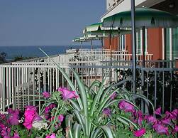 Directly on the Beach: Residence Stella Maris in Pietra Ligure