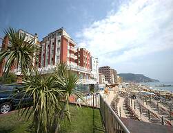 Directly on the Beach: Residence Stella Maris in Pietra Ligure