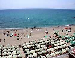 Directly on the Beach: Residence Stella Maris in Pietra Ligure