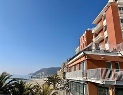 Directly on the Beach: Residence Stella Maris in Pietra Ligure
