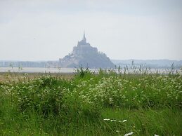 Charming Holiday Home, in the Heart of the bay of Mont St. Michel