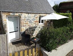 Natural Stone Cottage With Garden and sea View