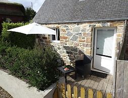 Natural Stone Cottage With Garden and sea View
