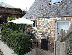 Natural Stone Cottage With Garden and sea View