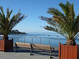 Holiday Flat With Balcony Terrace Near the Beach