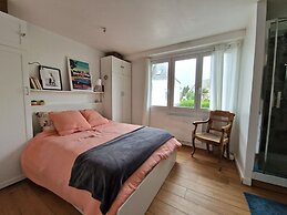Holiday Flat With Balcony Terrace Near the Beach