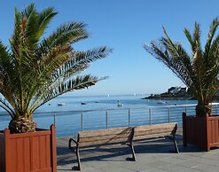 Holiday Flat With Balcony Terrace Near the Beach
