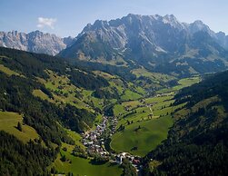 Landhaus Salzburg, Dienten
