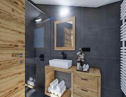 Bergzeit Flat Saalbach Directly on the ski Piste