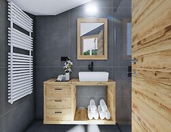 Bergzeit Flat Saalbach Directly on the ski Piste