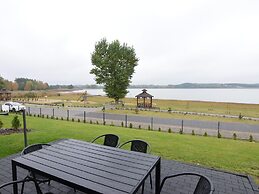 Modern Holiday Homes on the Lake in Kiedrowice
