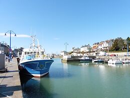 Apartment in Arromanches Near Sandy Beach