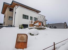 Apartment Near the Mountain Railway
