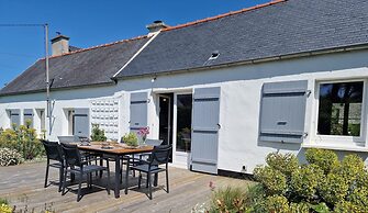 Comfortable Holiday Home on Large Garden Plot in Locquirec