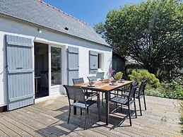 Comfortable Holiday Home on Large Garden Plot in Locquirec