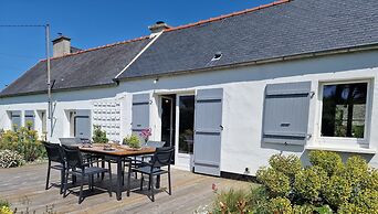 Comfortable Holiday Home on Large Garden Plot in Locquirec