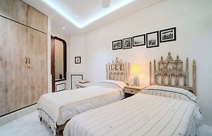 Artisav House
