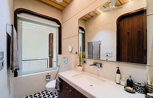 Artisav House