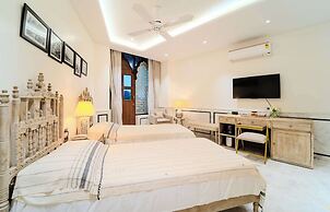 Artisav House