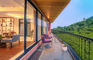 Artisav House