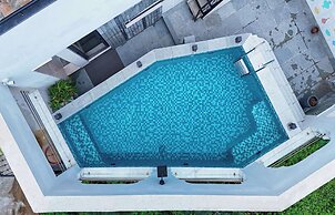 Artisav House