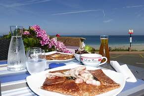 Terraced House With Garden and sea View, Paimpol